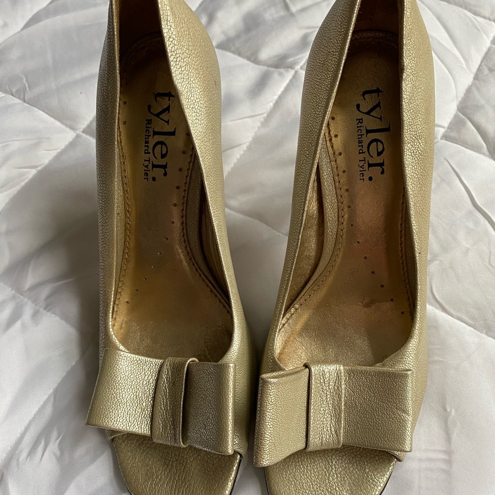Richard Tyler size 6 pumps with square heel